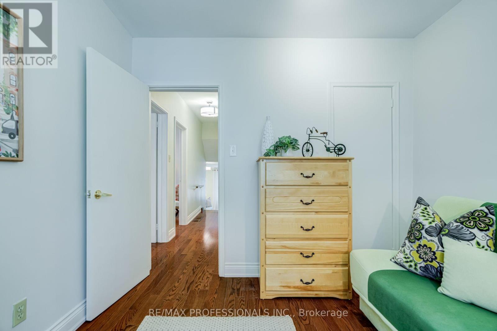 48 GENTHORN AVENUE - 31