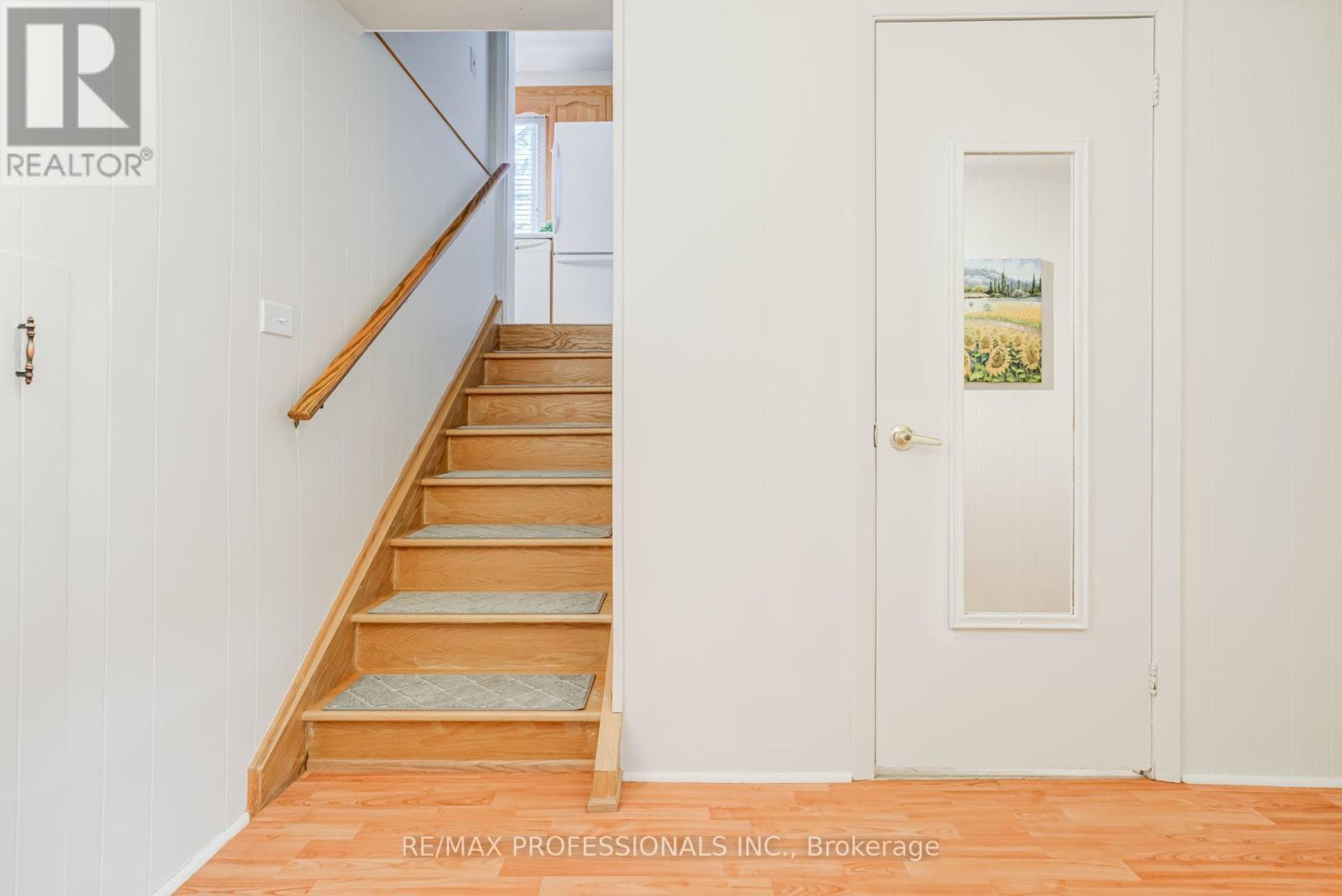 48 GENTHORN AVENUE - 34