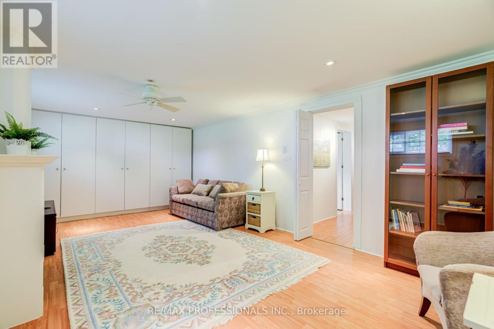 48 GENTHORN AVENUE - 35