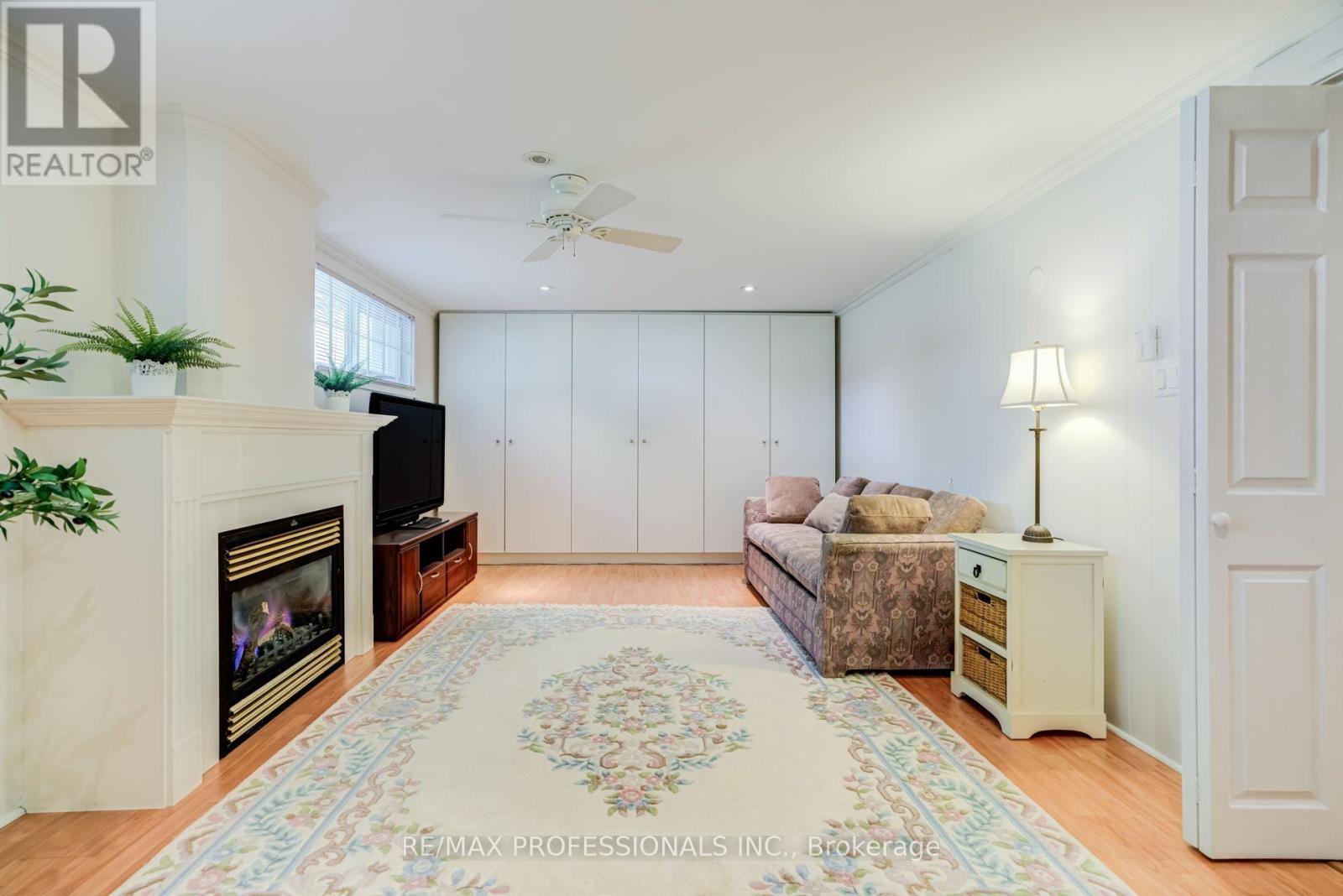 48 GENTHORN AVENUE - 36