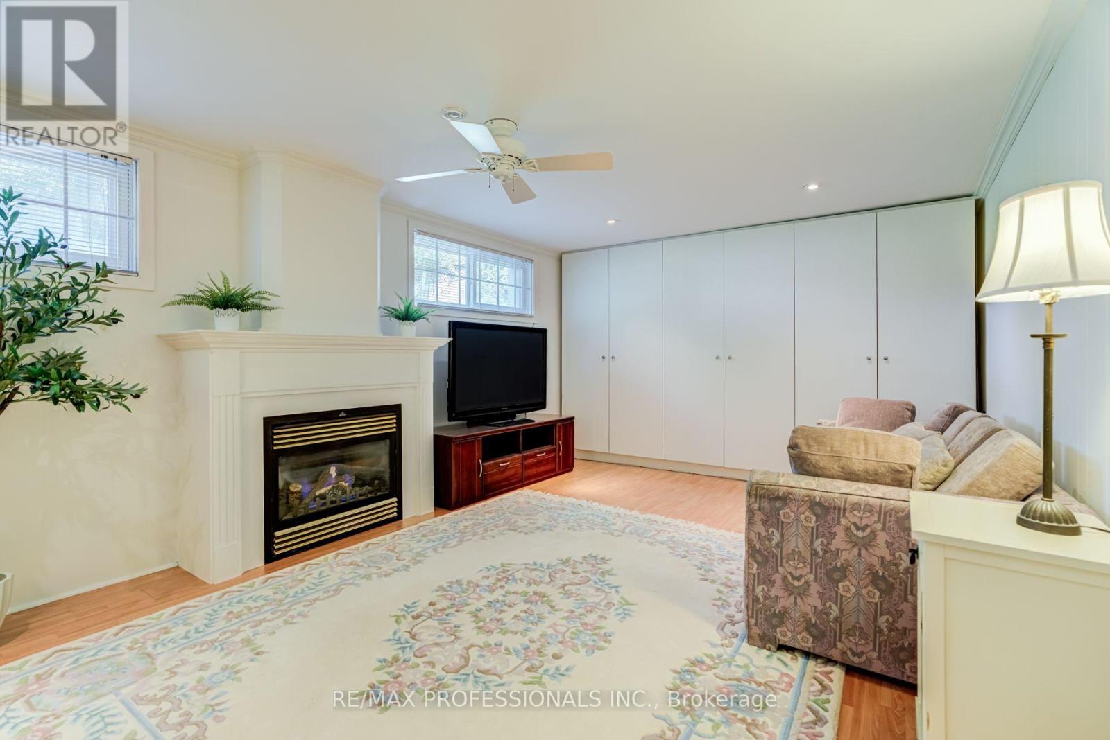 48 GENTHORN AVENUE - 37
