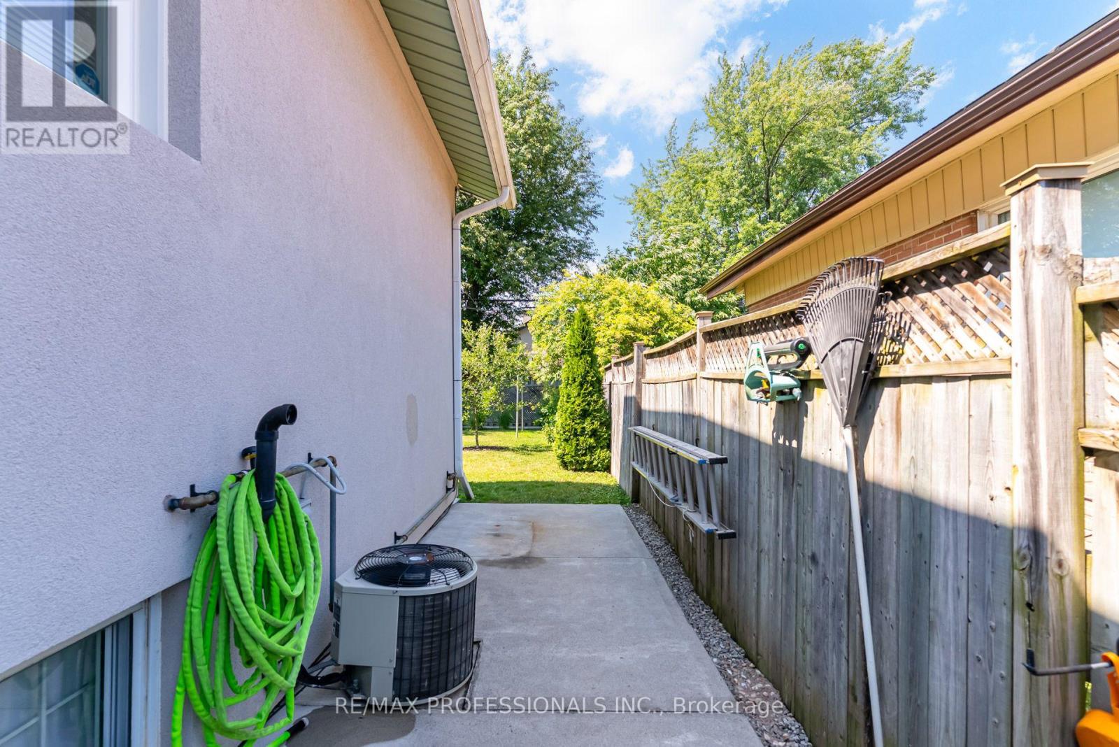 48 GENTHORN AVENUE - 47