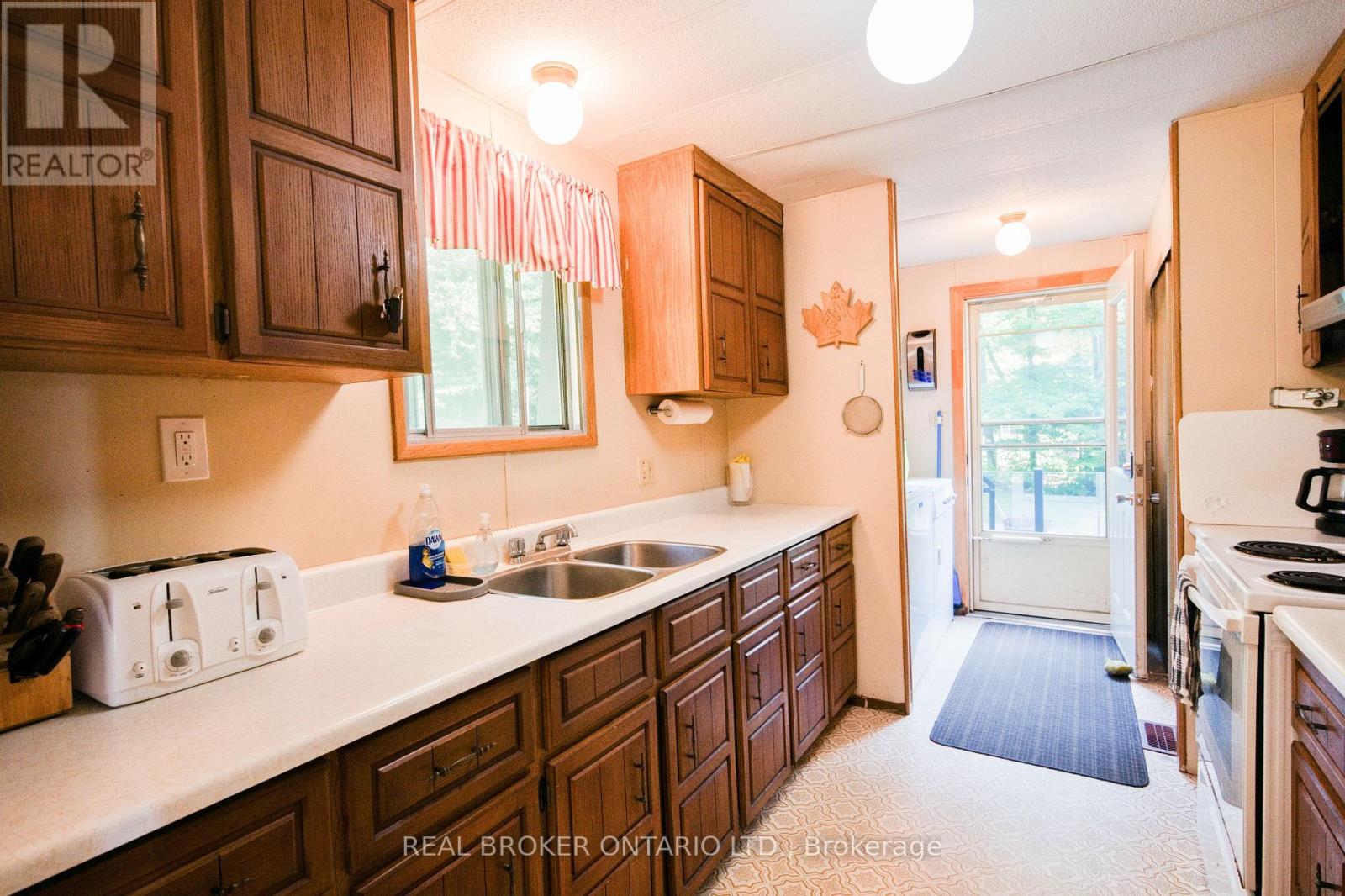 107 SCARLETT ROAD - 8