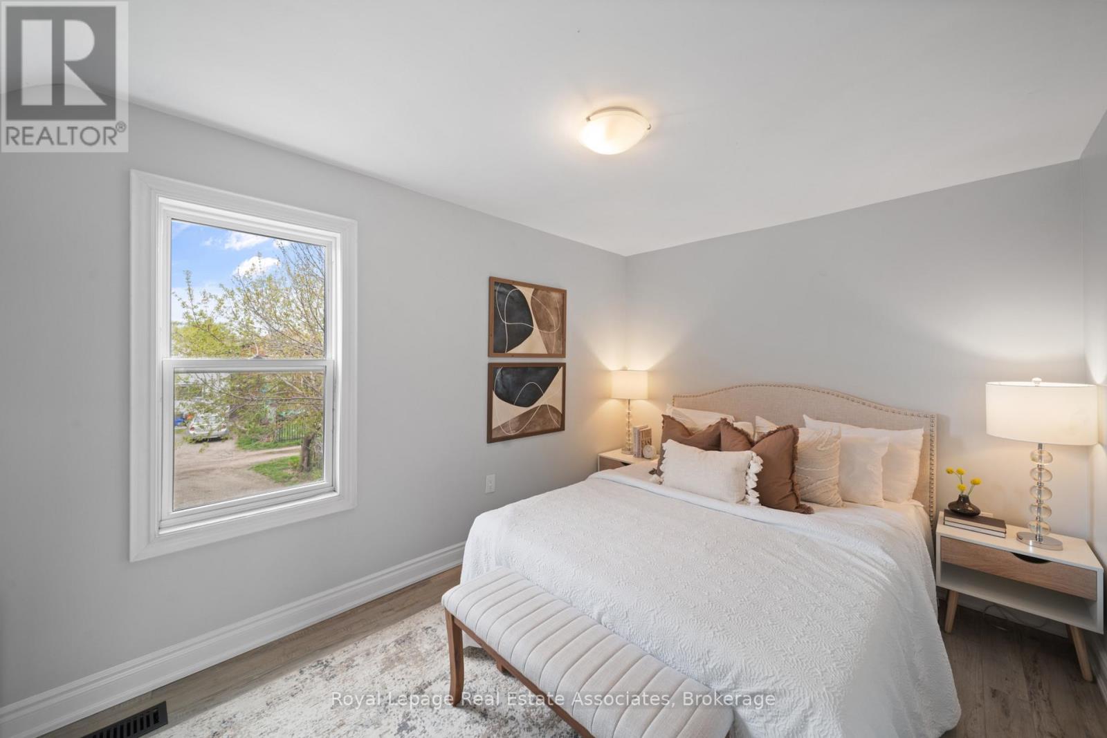 305 WEIR STREET N - 11