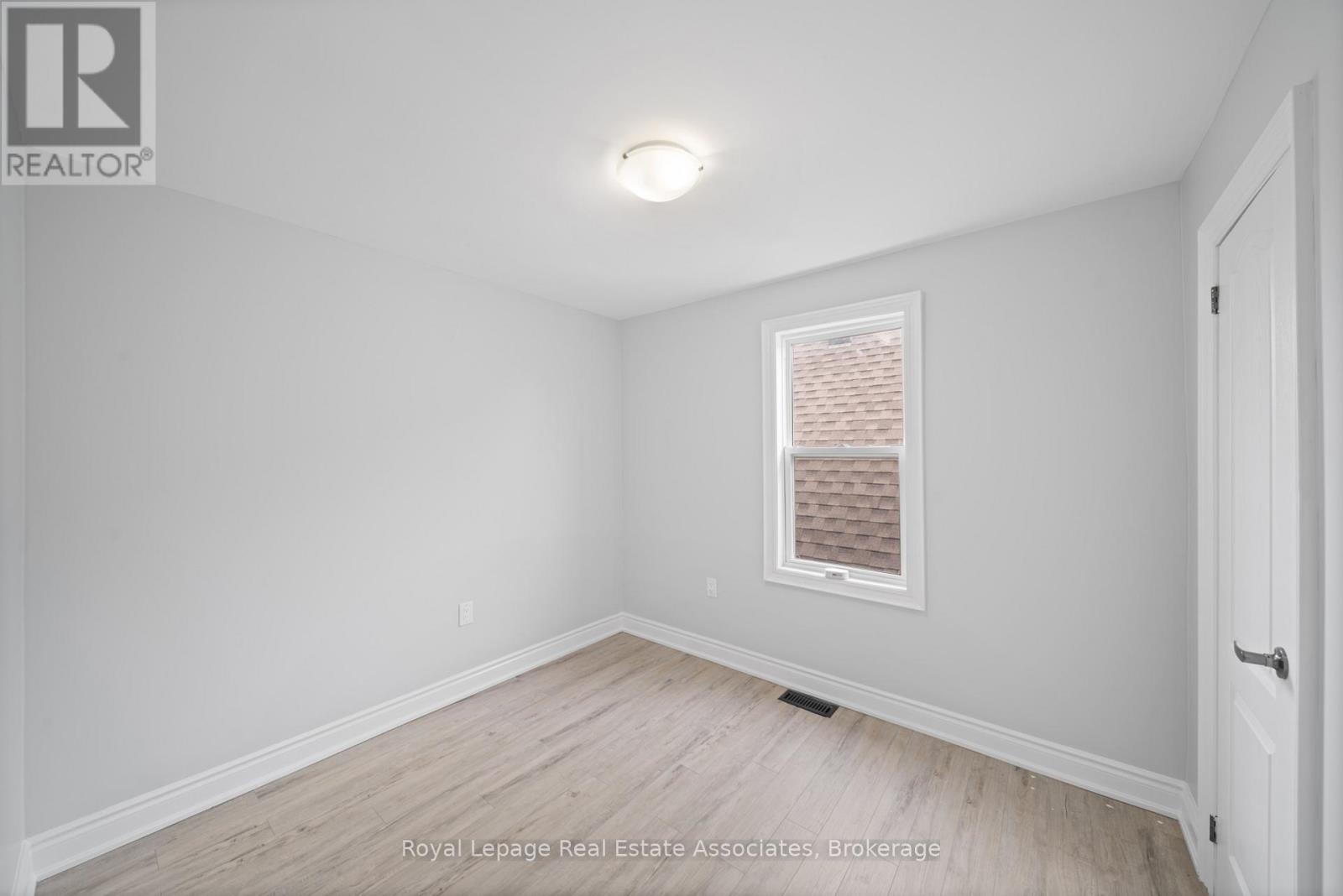 305 WEIR STREET N - 13