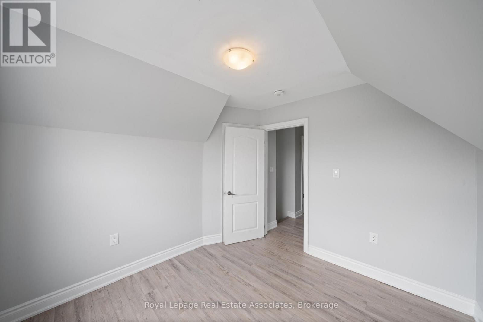 305 WEIR STREET N - 16
