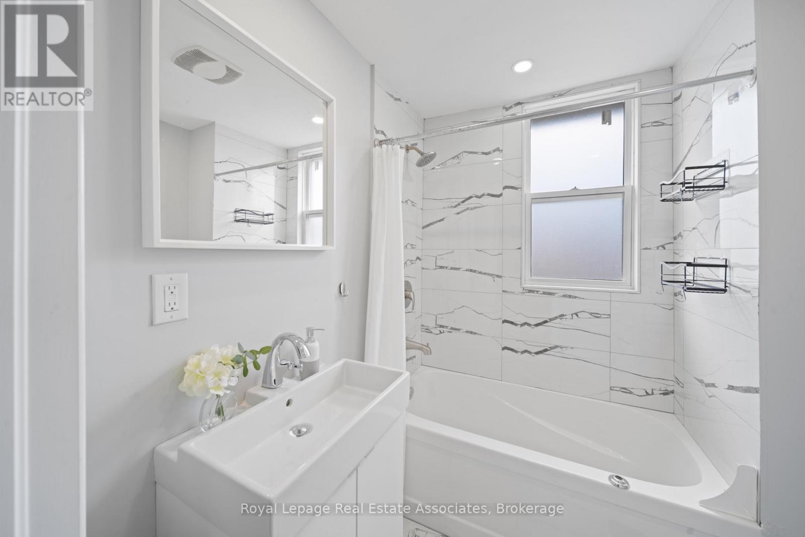 305 WEIR STREET N - 17
