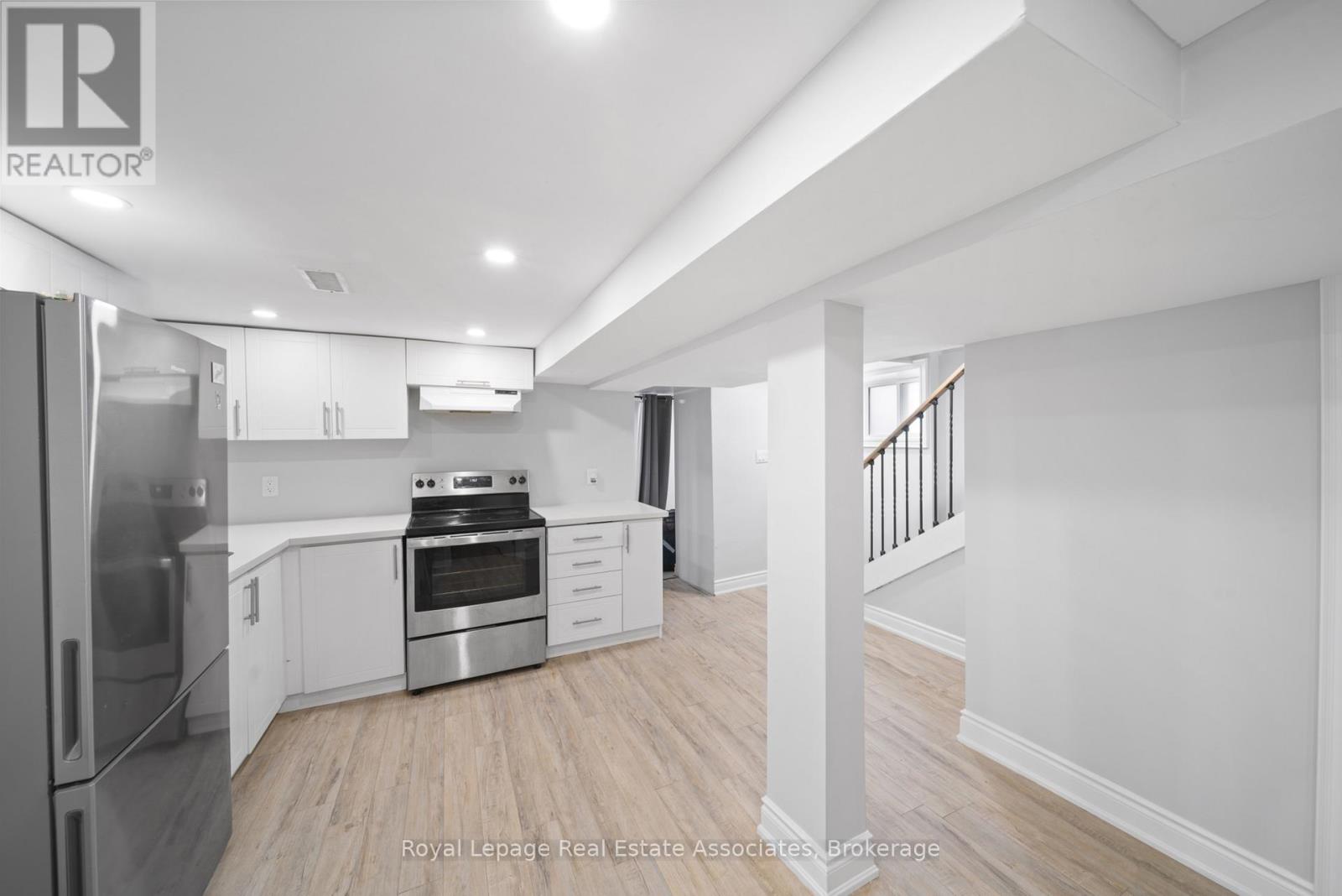 305 WEIR STREET N - 19
