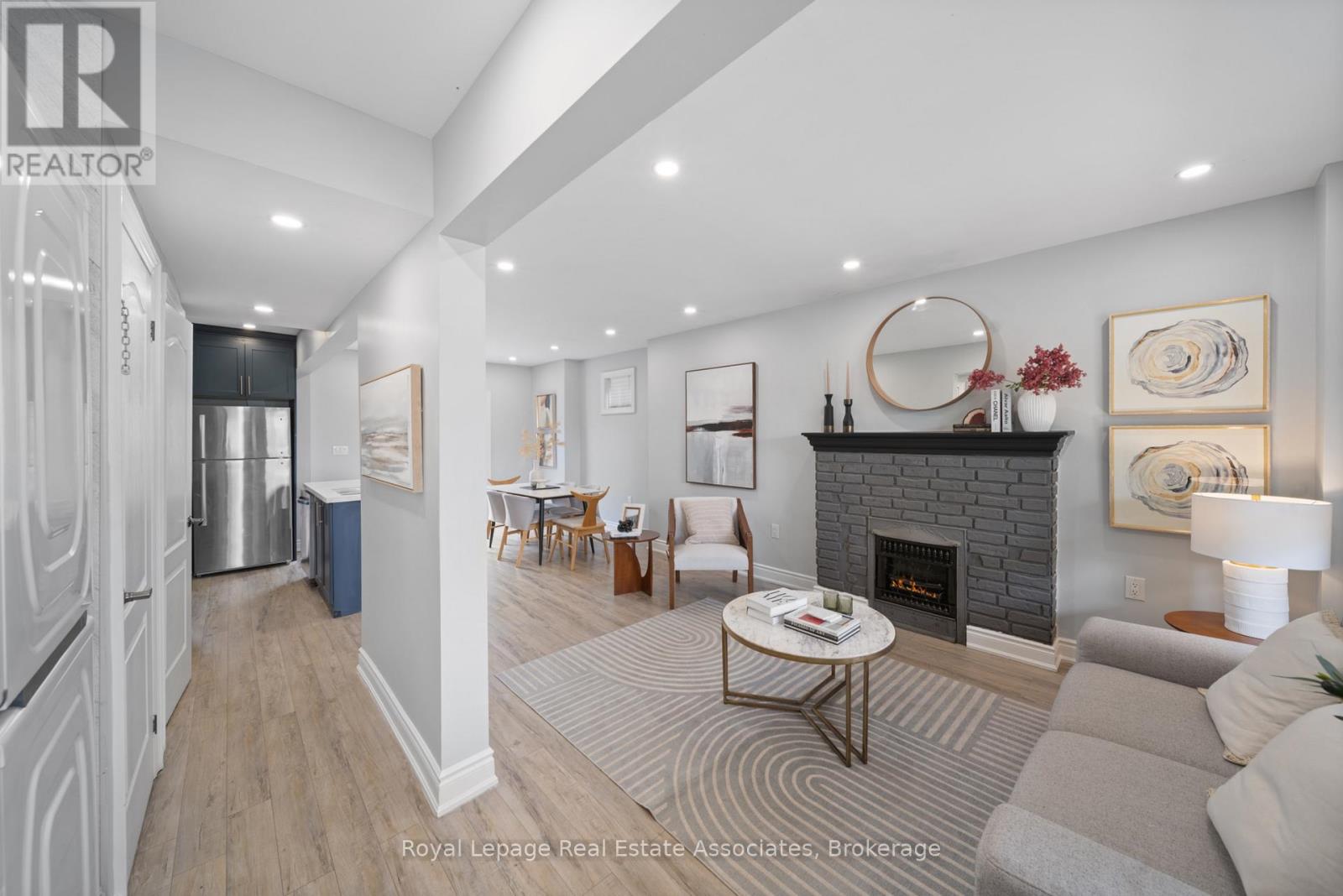 305 WEIR STREET N - 2