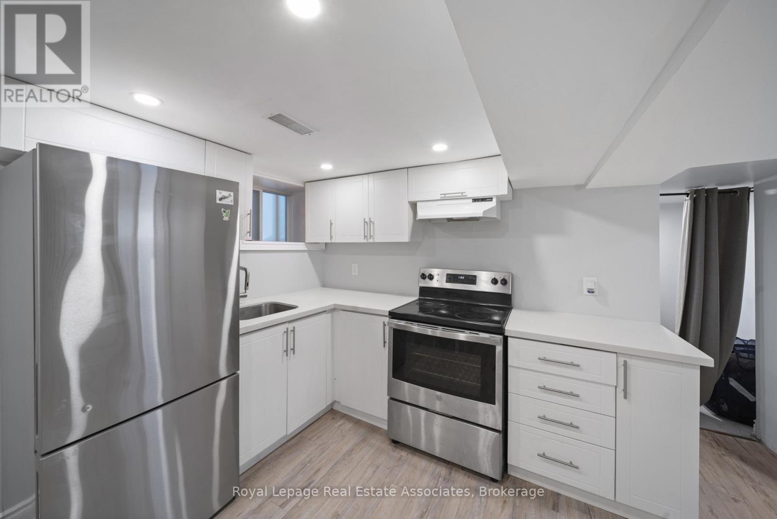 305 WEIR STREET N - 20
