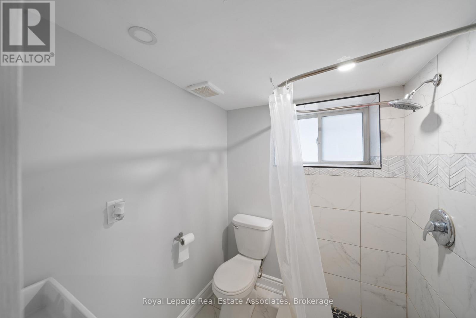 305 WEIR STREET N - 23