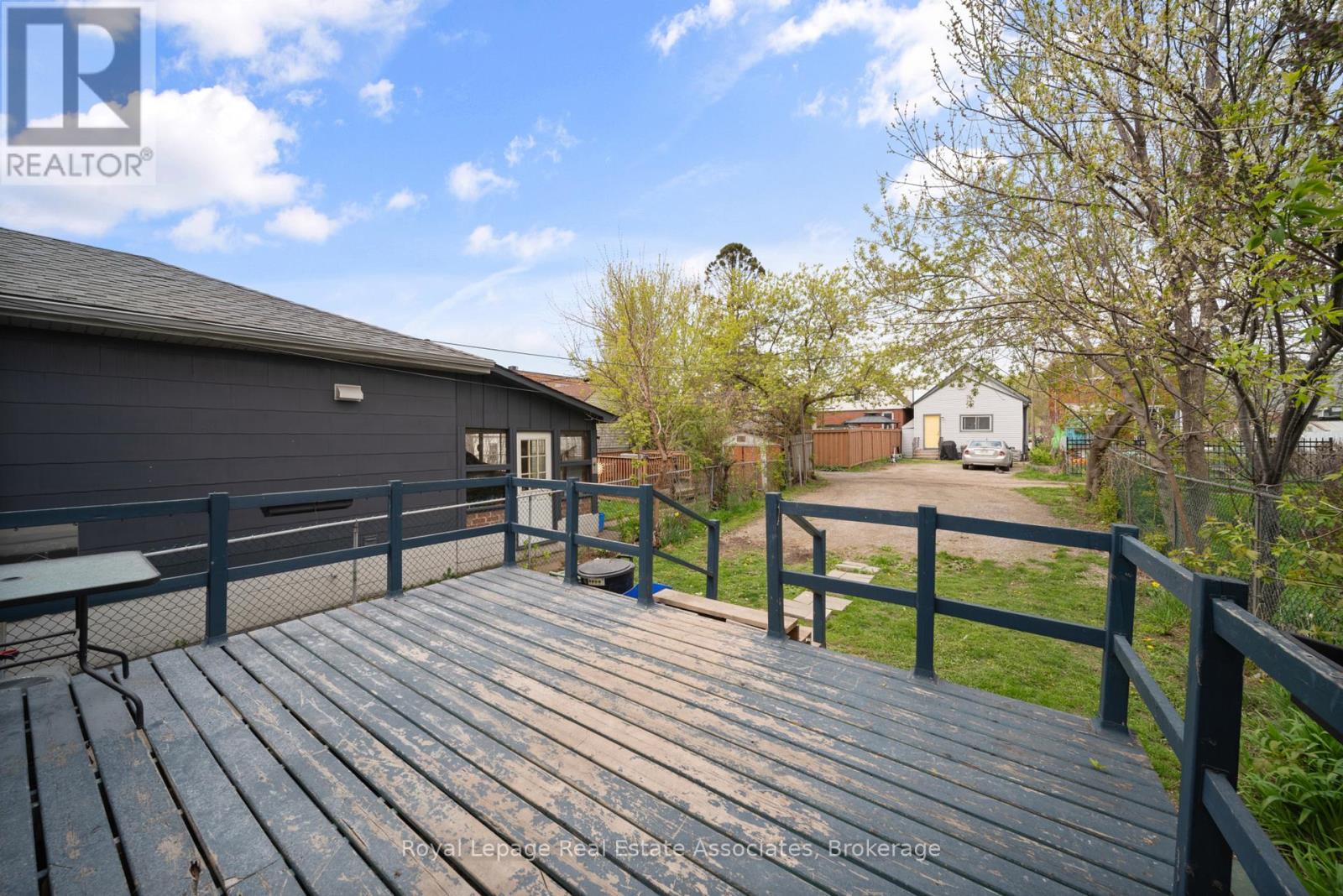 305 WEIR STREET N - 24