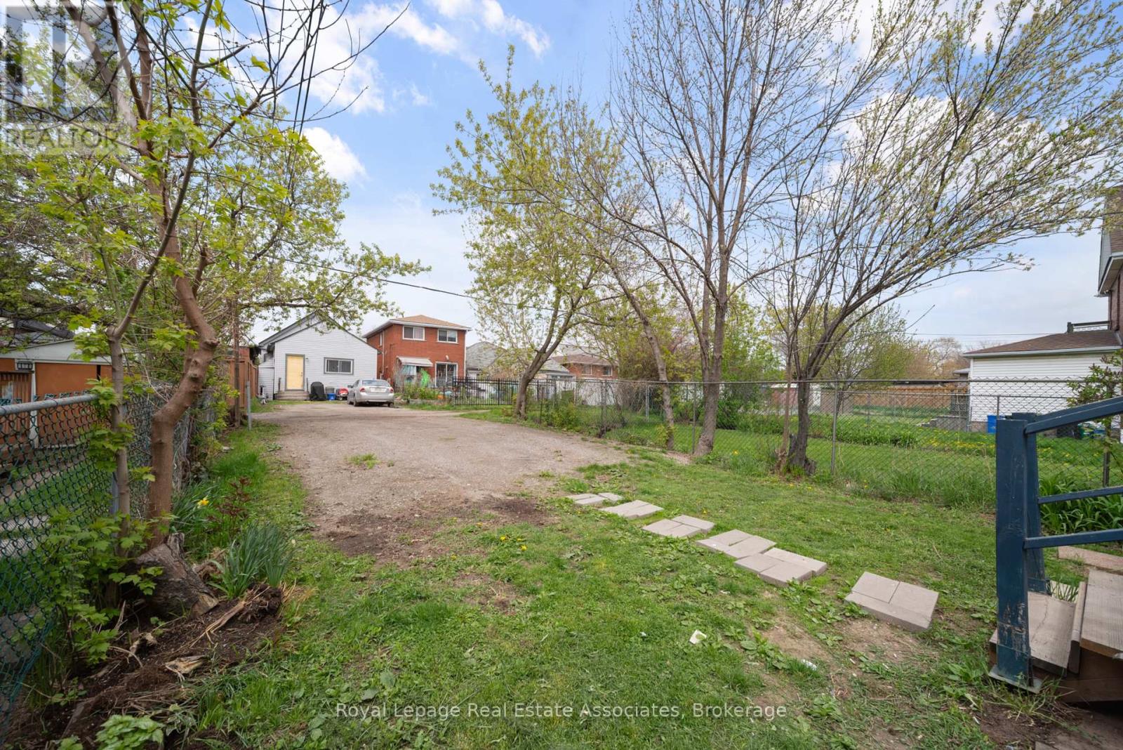 305 WEIR STREET N - 25