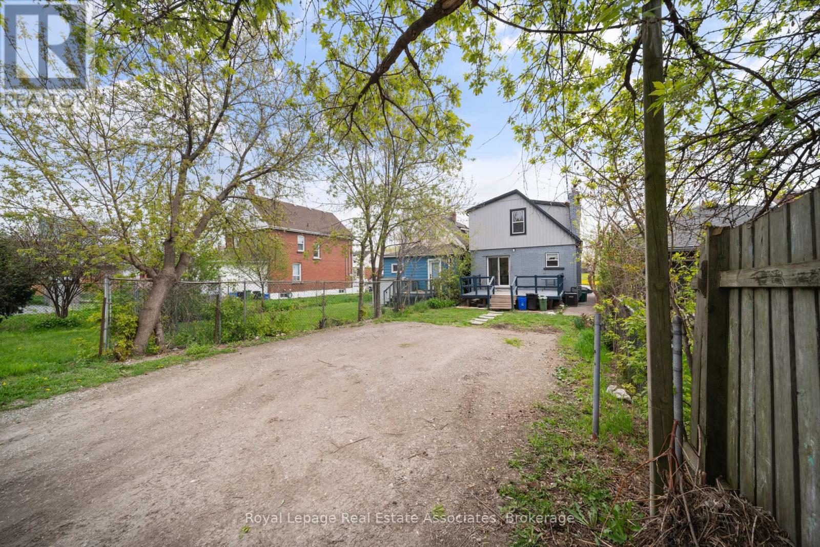 305 WEIR STREET N - 26