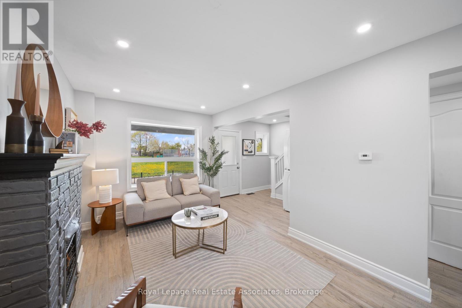 305 WEIR STREET N - 3