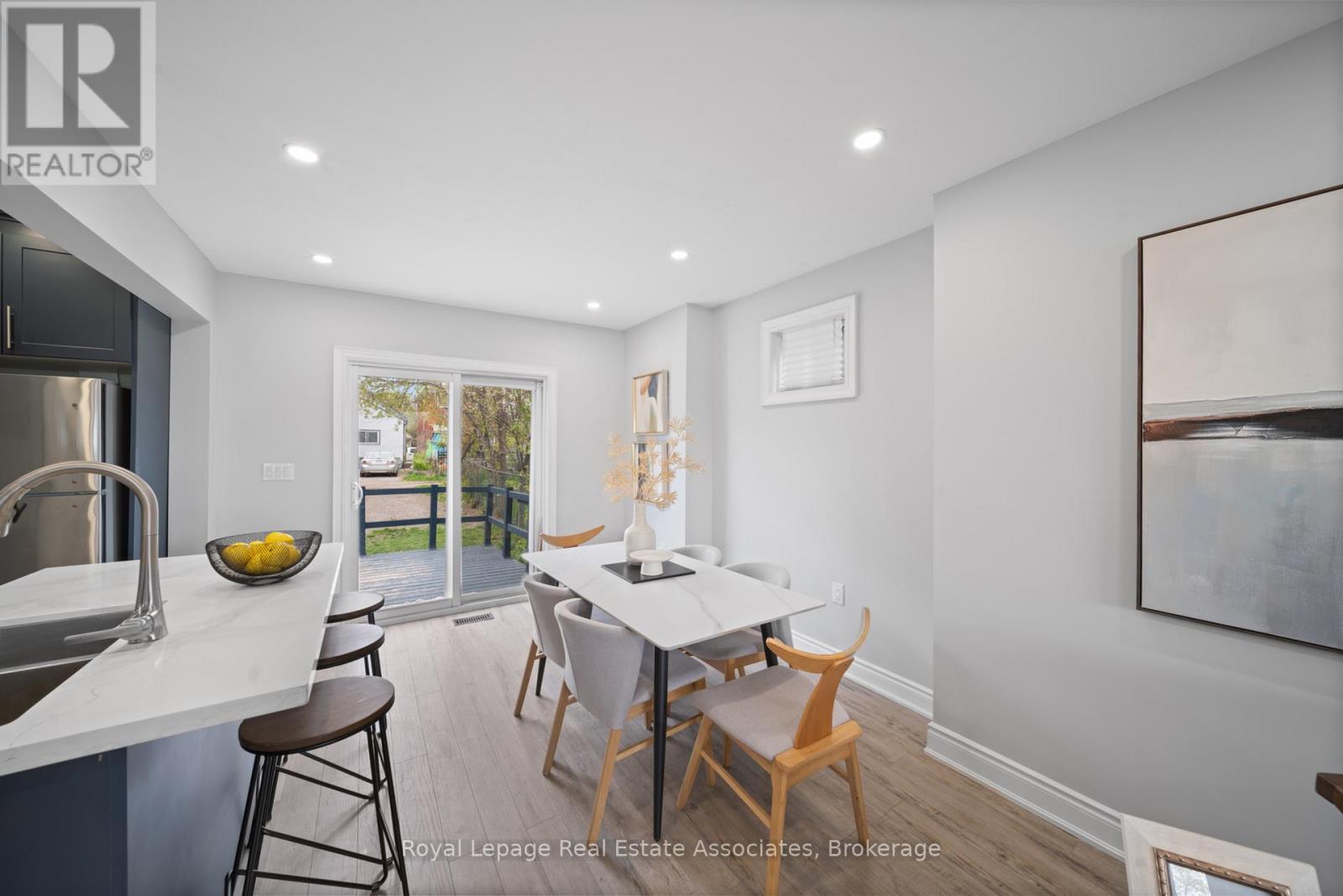 305 WEIR STREET N - 6