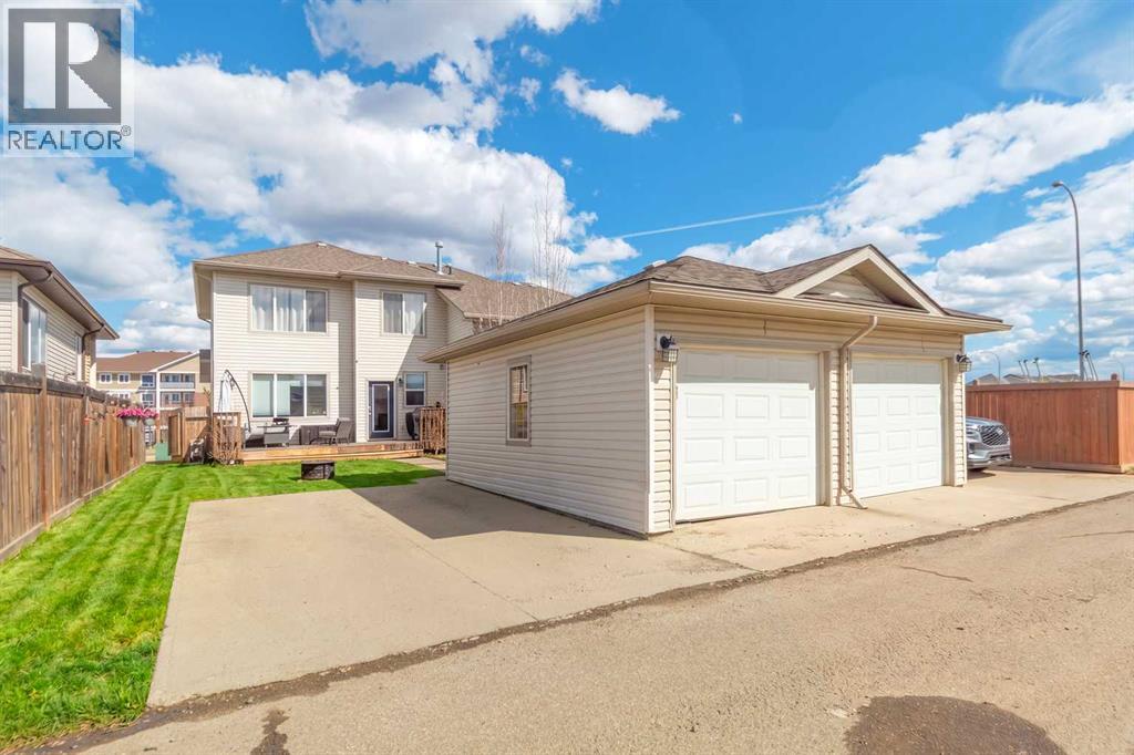 253 Grosbeak Way - 2