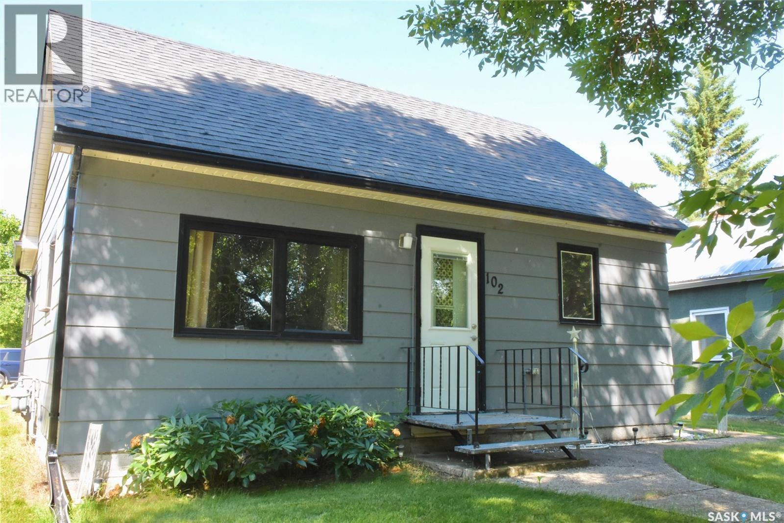 102 Mckendre STREET - 2
