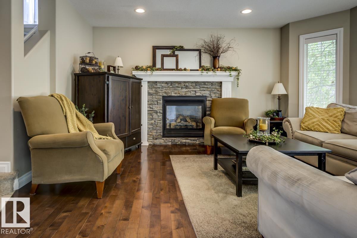 11522 93 ST NW - 4