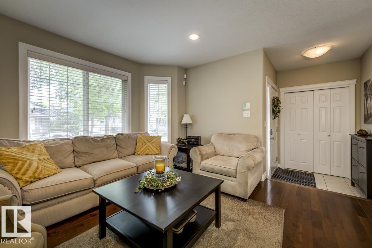 11522 93 ST NW - 8