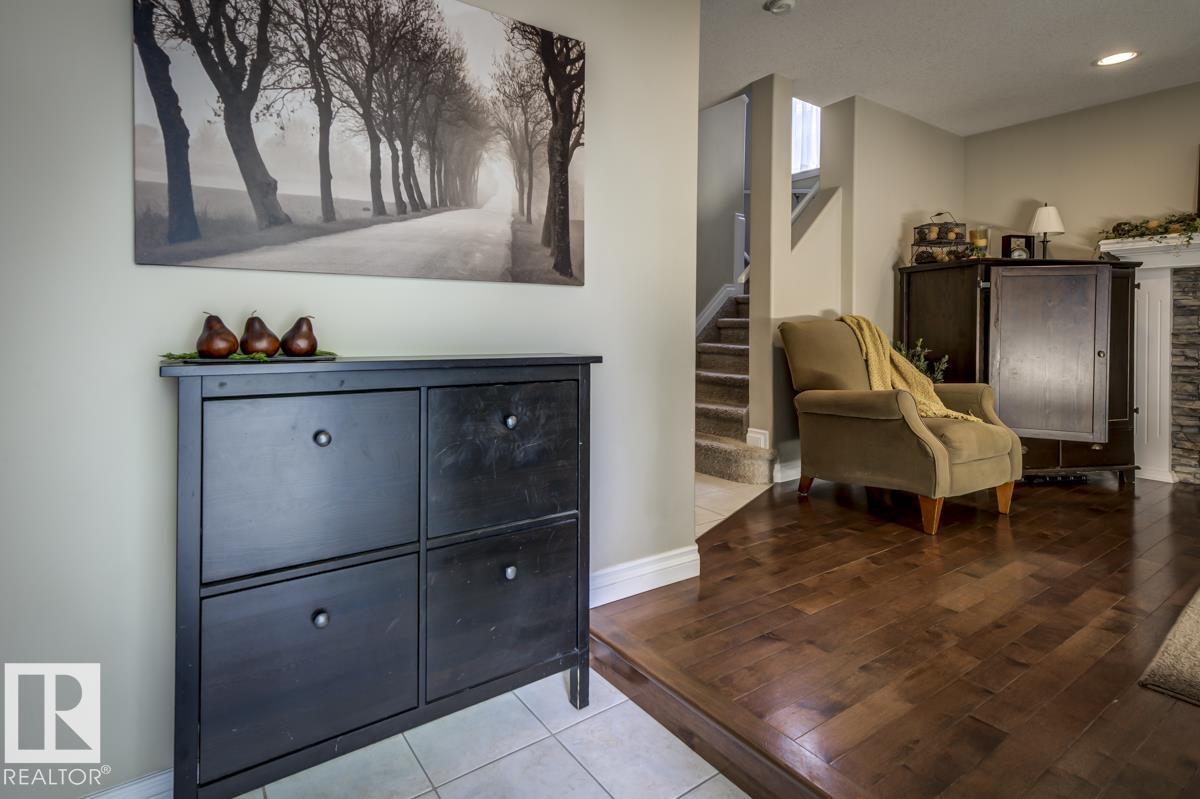 11522 93 ST NW - 3
