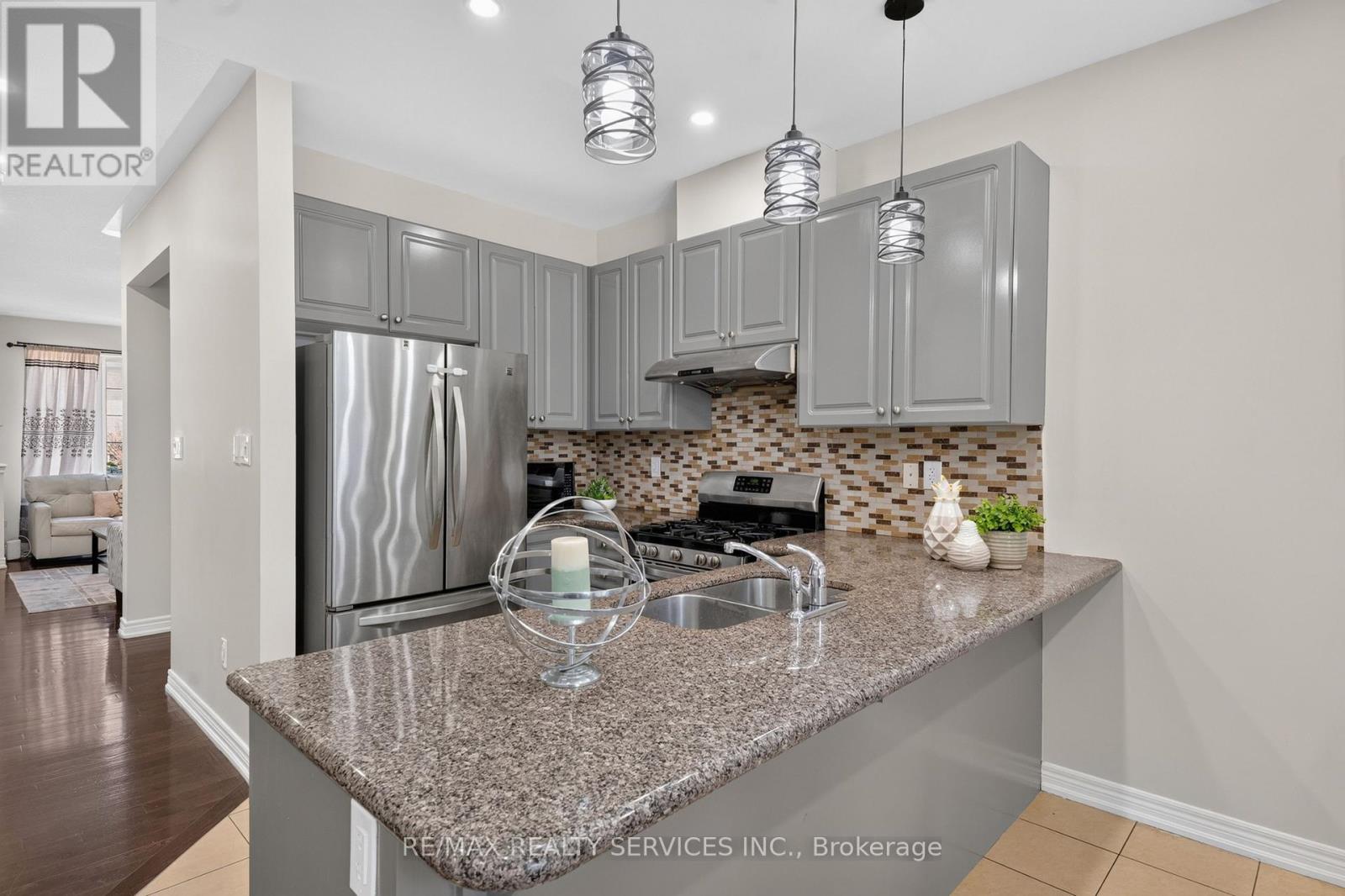 109 BONNIE BRAES DRIVE N - 11