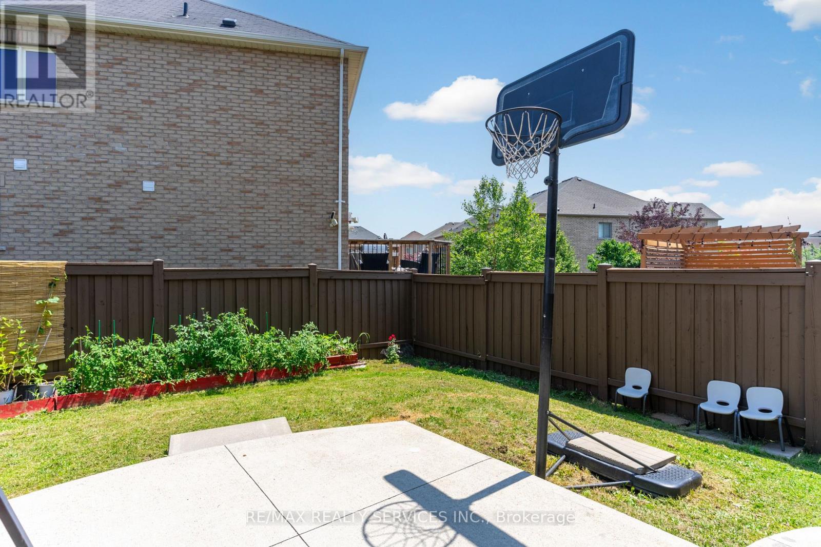 109 BONNIE BRAES DRIVE N - 40