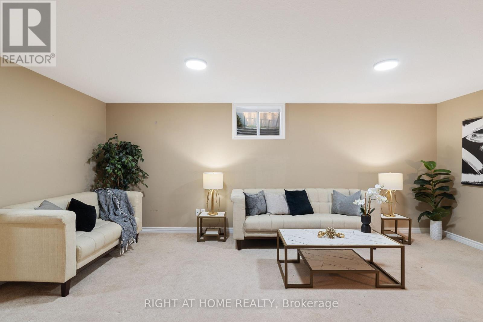 1579 DEVOS DRIVE - 32