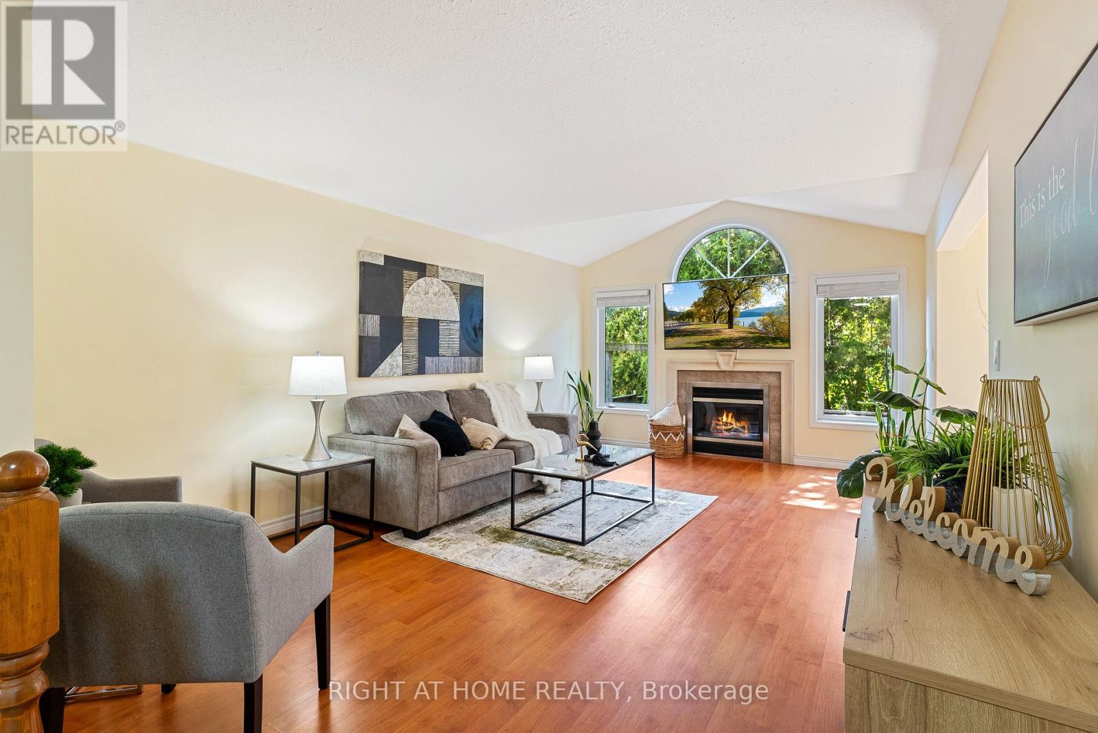 1579 DEVOS DRIVE - 3