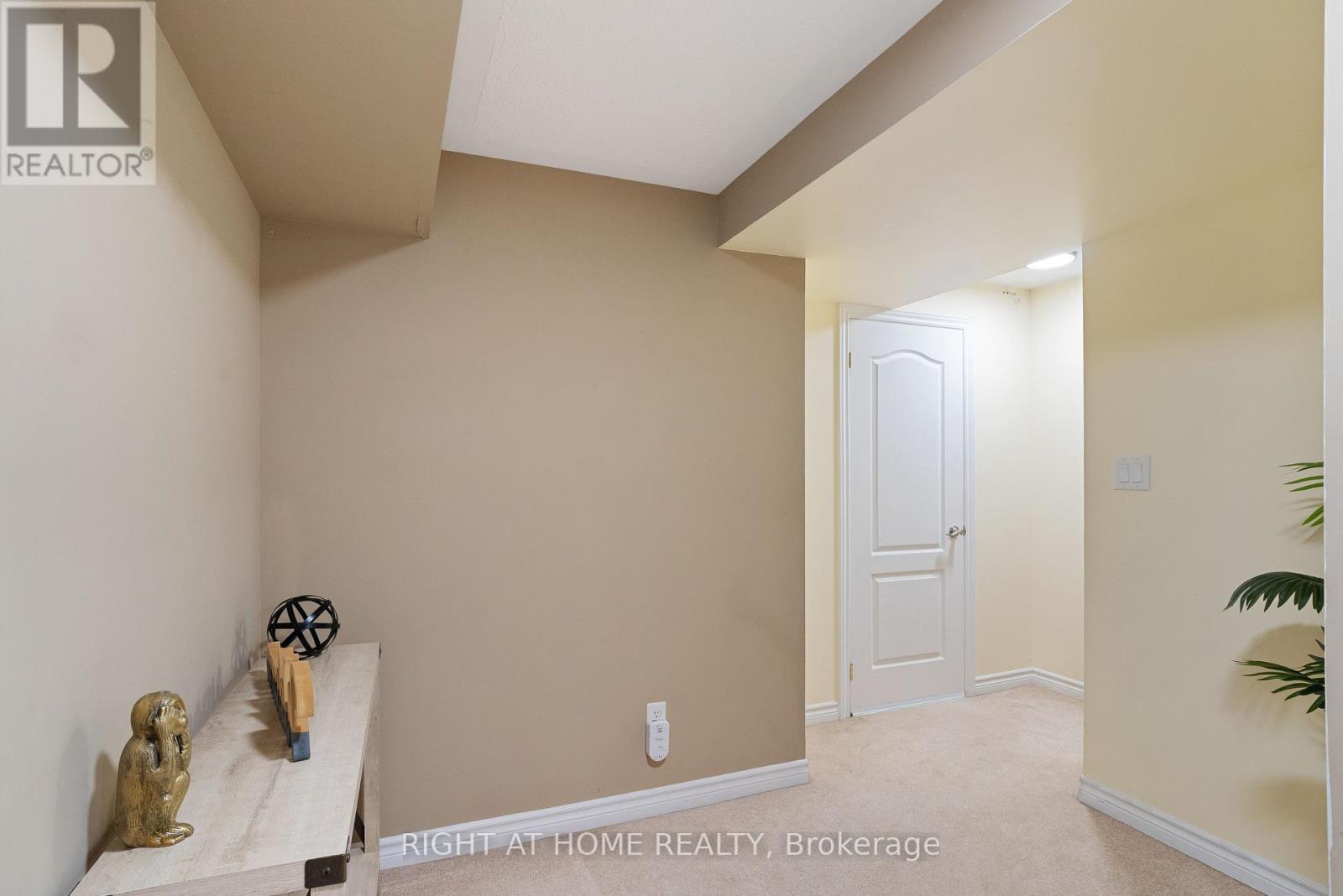 1579 DEVOS DRIVE - 29