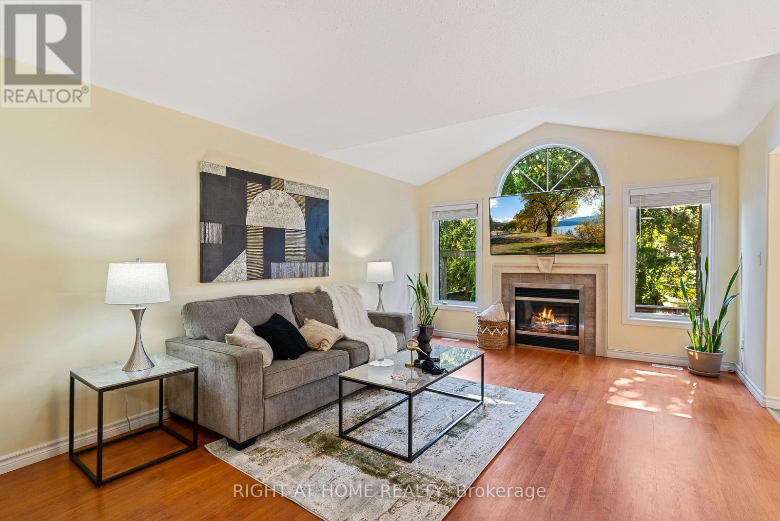 1579 DEVOS DRIVE - 7