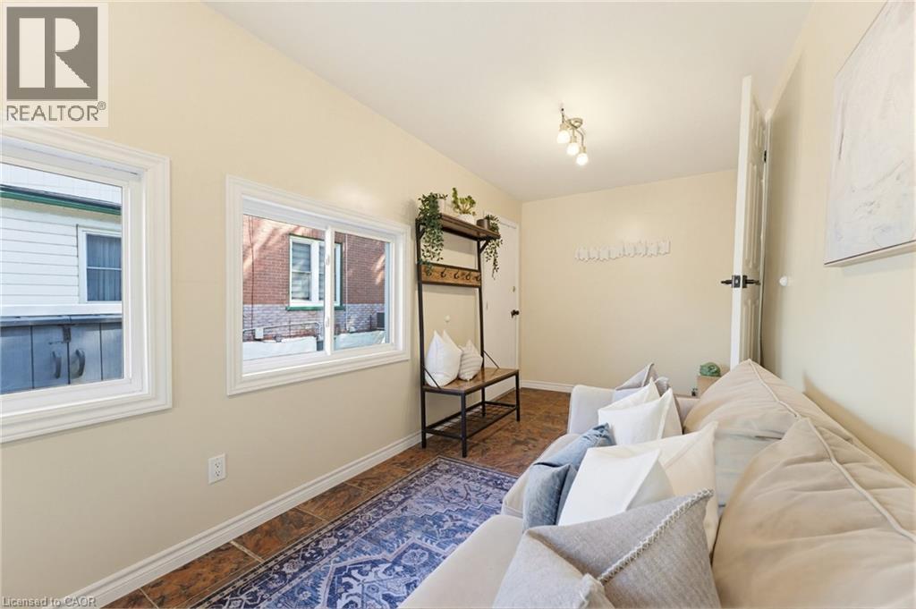 440 DUKE Street W - 18