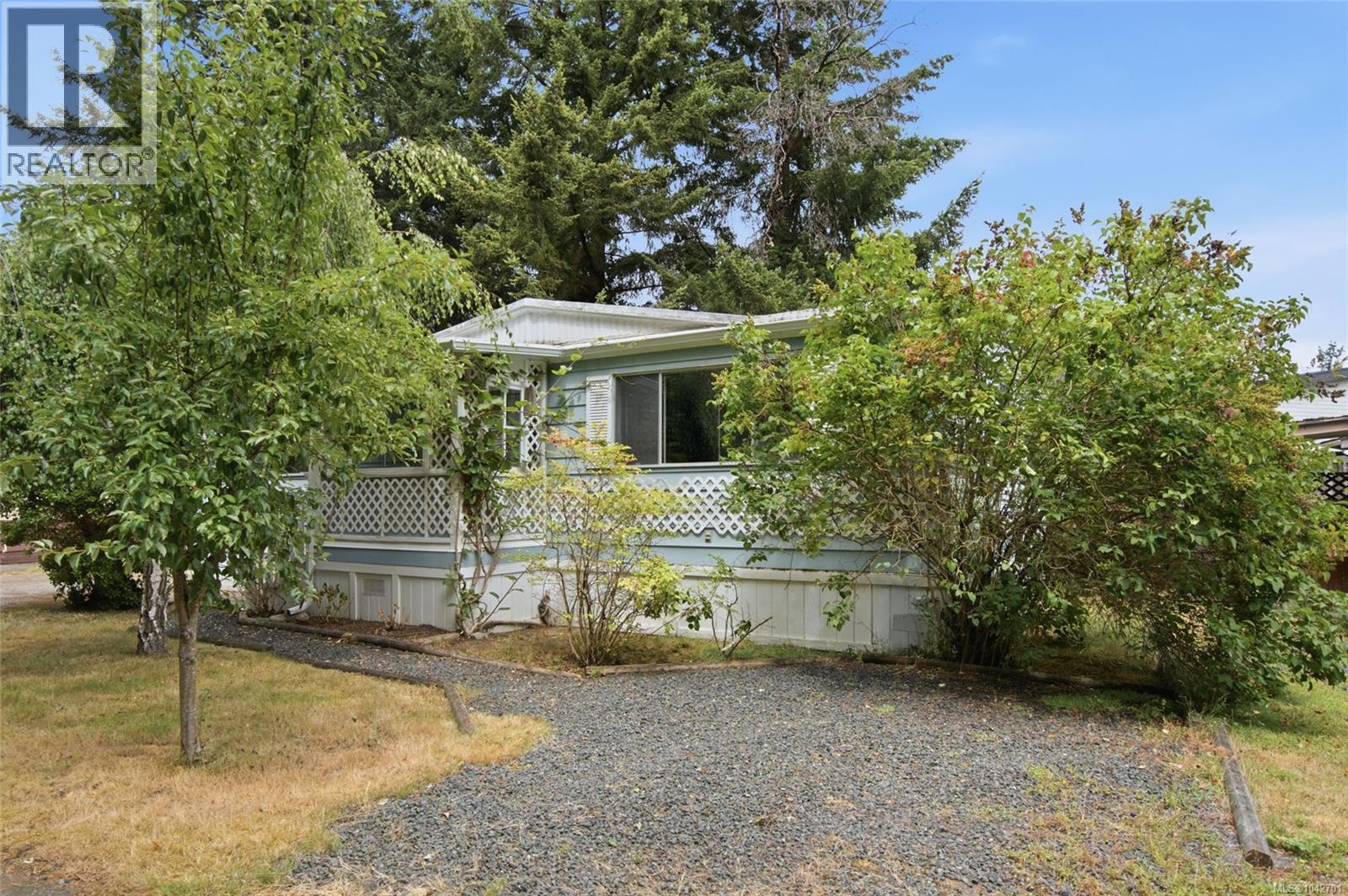 #25 1247 Arbutus Rd - 10