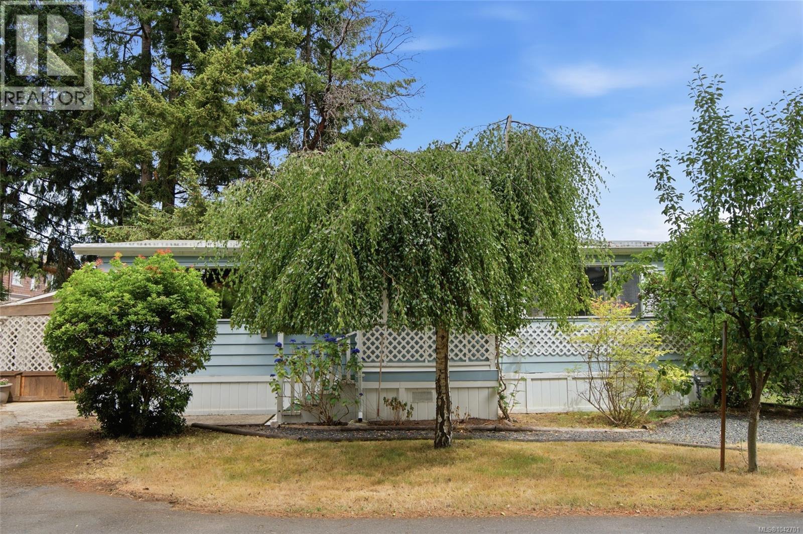 #25 1247 Arbutus Rd - 11