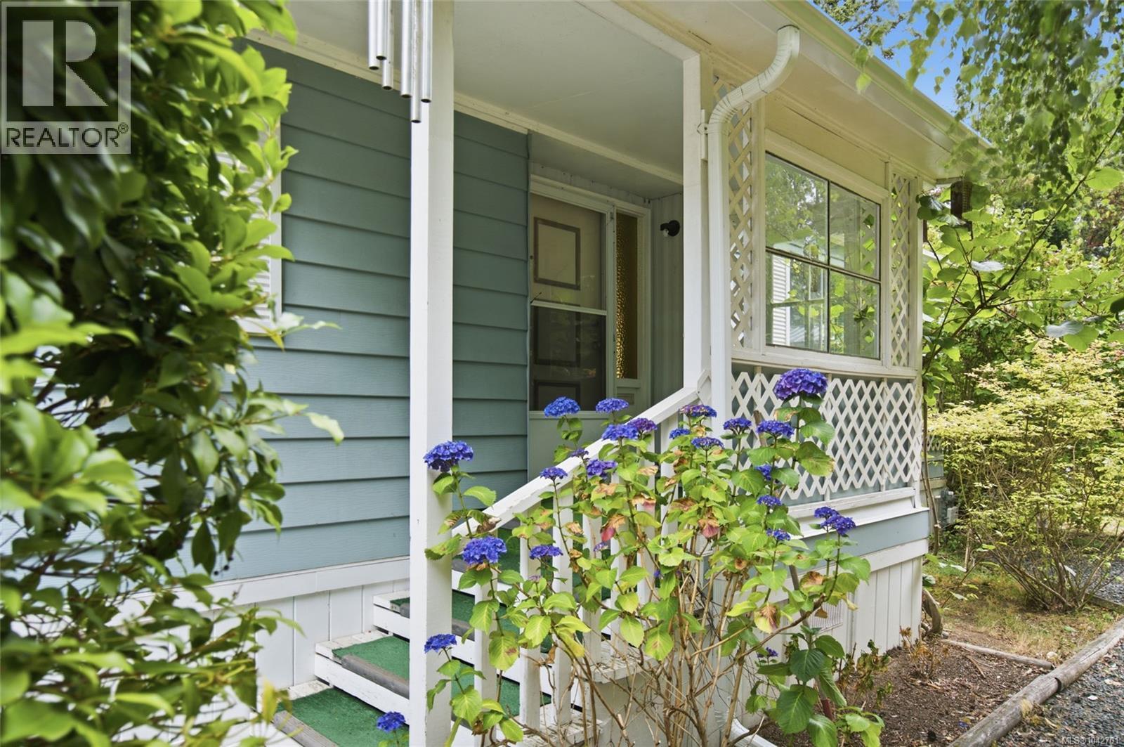 #25 1247 Arbutus Rd - 12