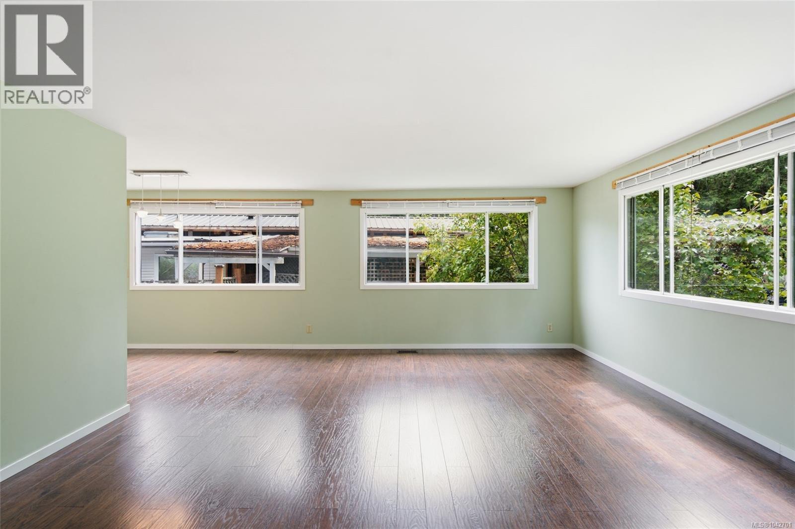 #25 1247 Arbutus Rd - 13