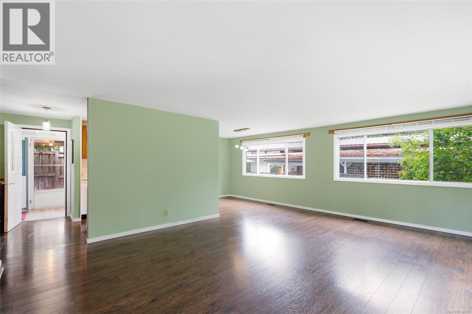 #25 1247 Arbutus Rd - 14