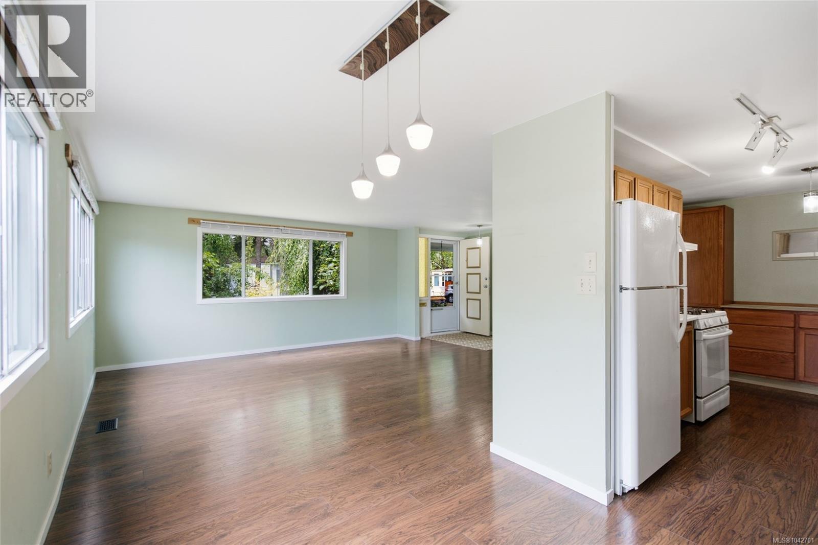 #25 1247 Arbutus Rd - 15