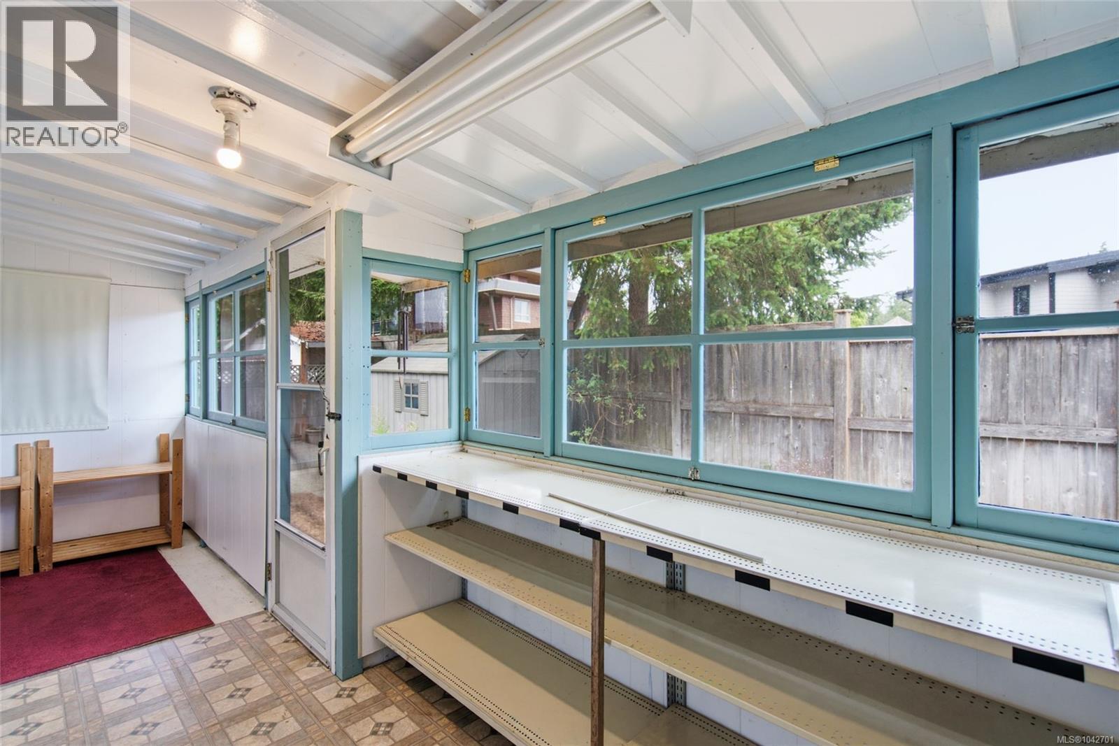 #25 1247 Arbutus Rd - 19