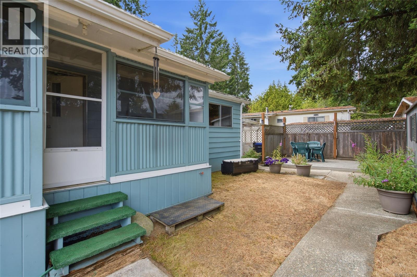 #25 1247 Arbutus Rd - 21