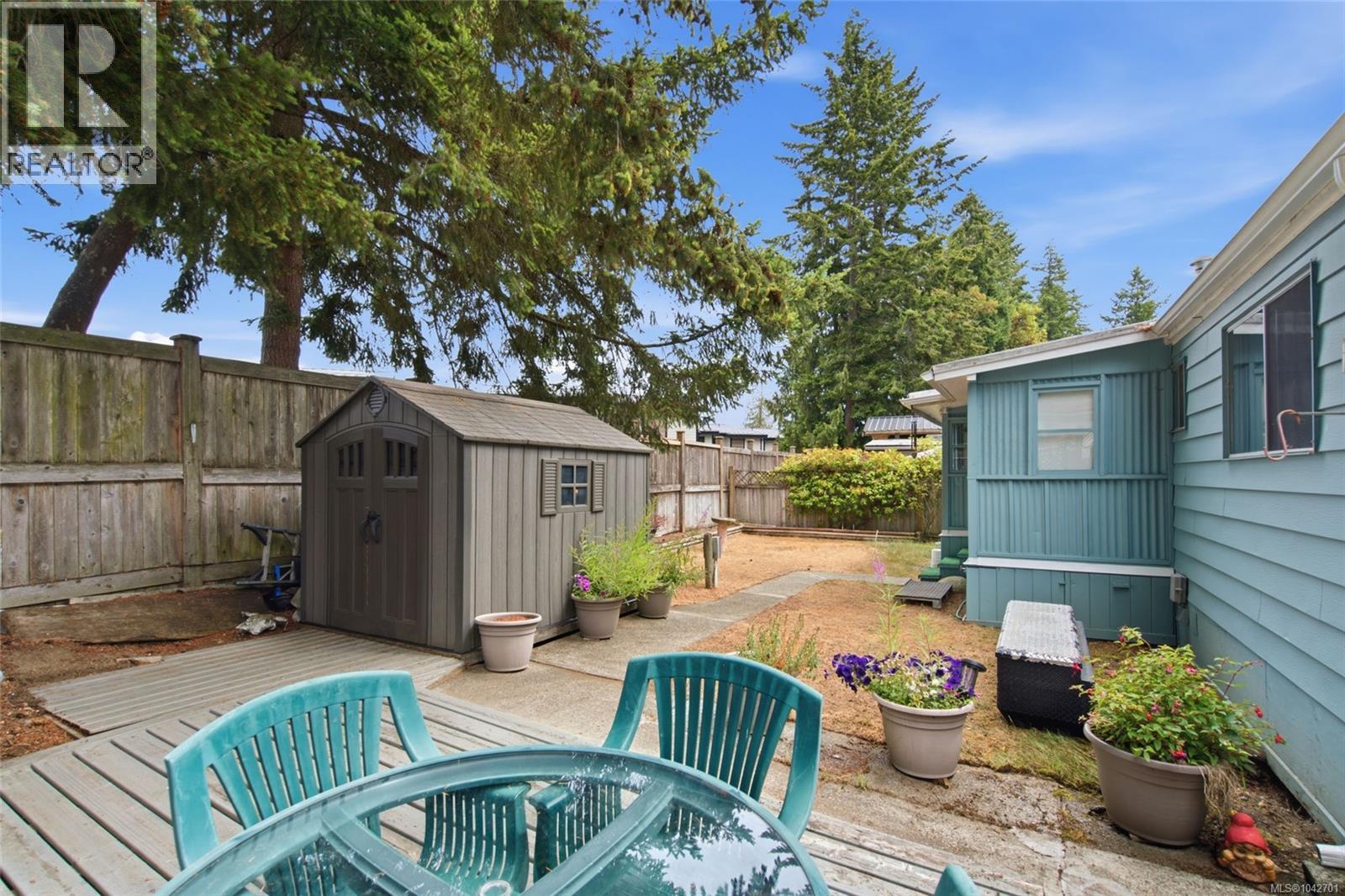 #25 1247 Arbutus Rd - 23