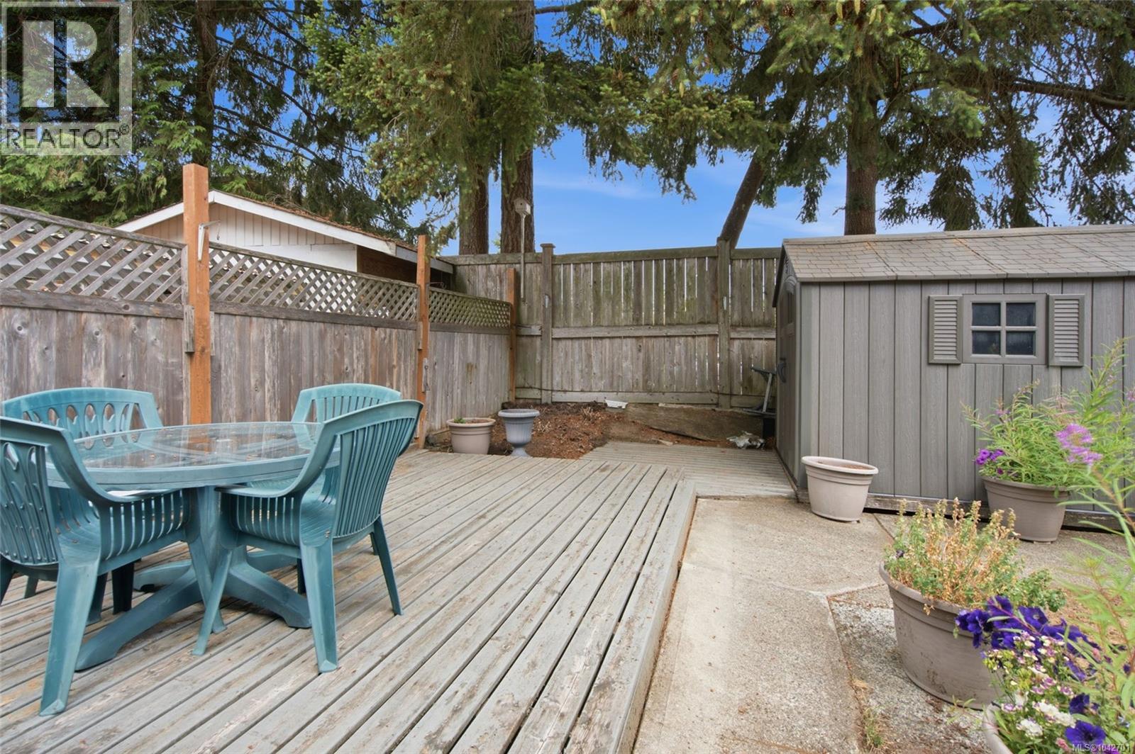 #25 1247 Arbutus Rd - 24