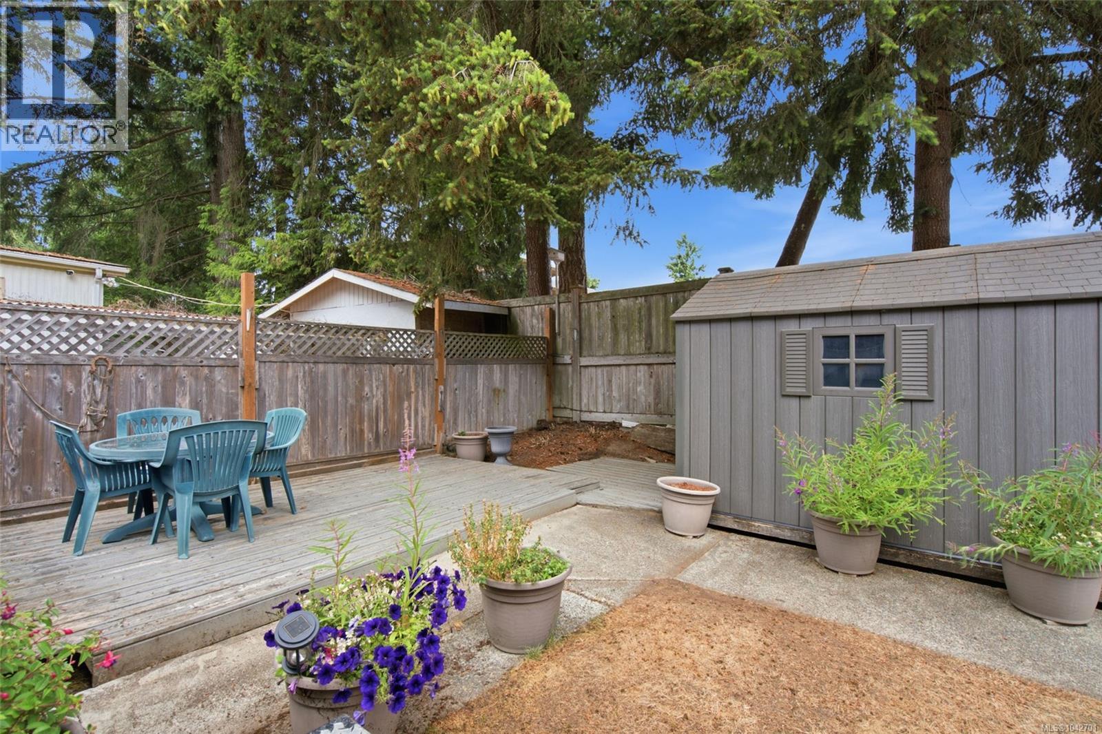 #25 1247 Arbutus Rd - 9