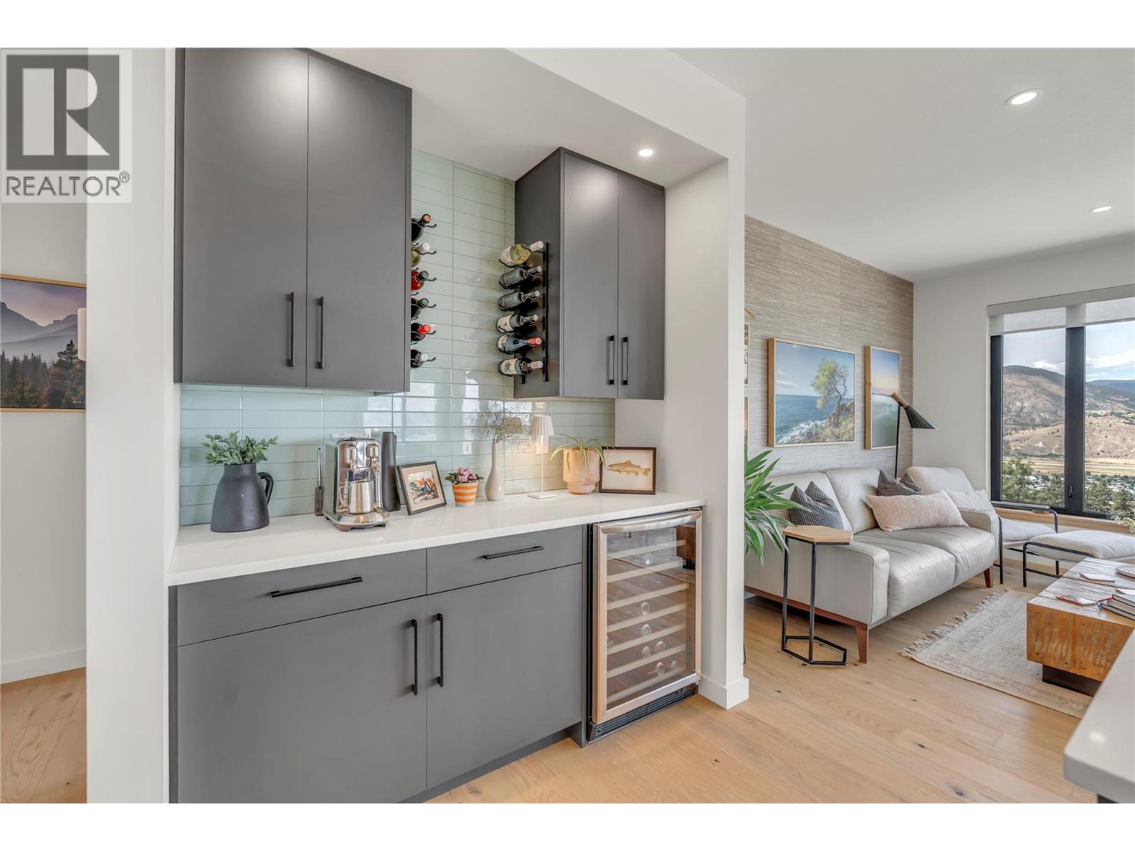 2775 HAWTHORN Drive - 6