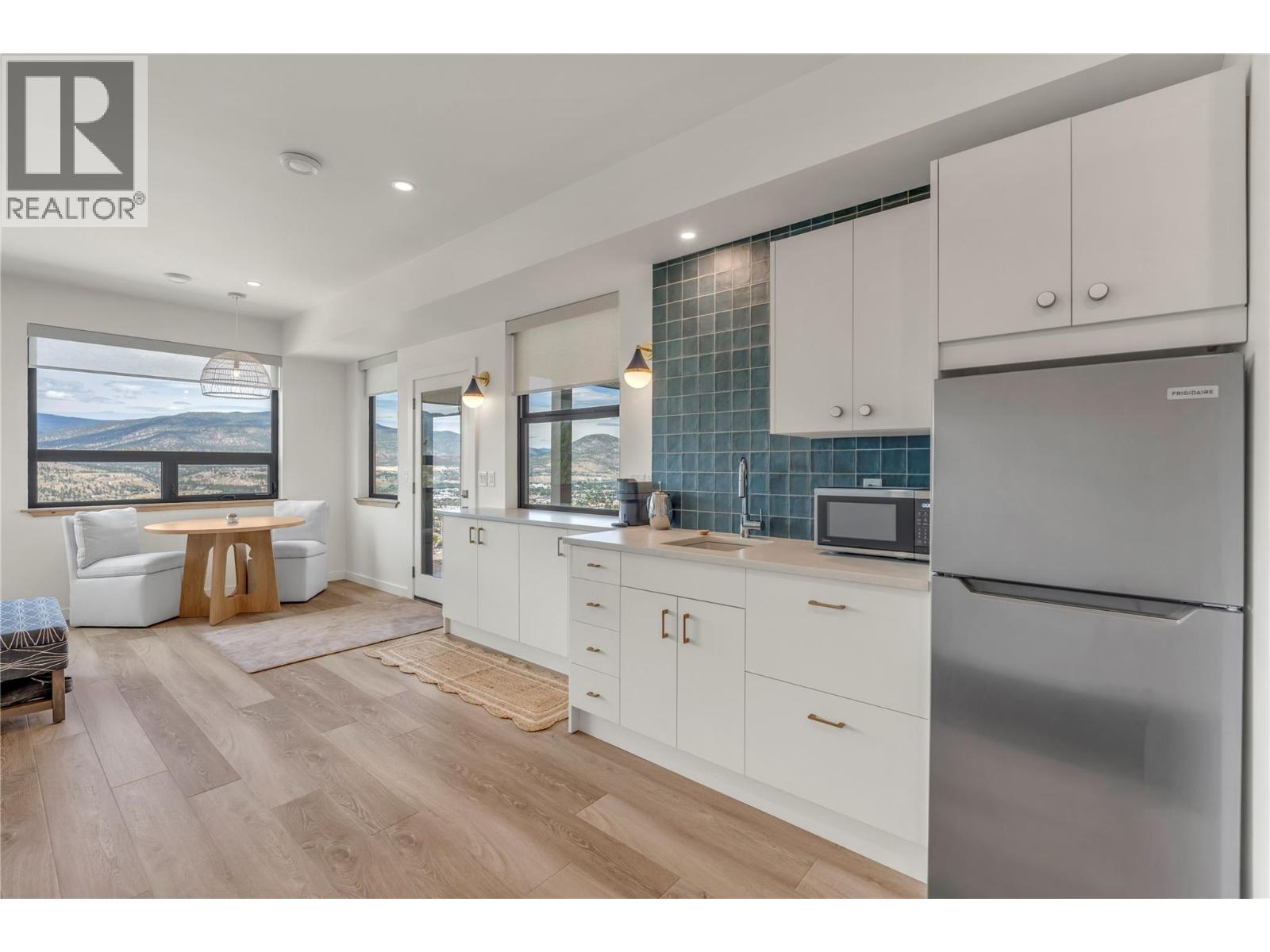 2775 HAWTHORN Drive - 64