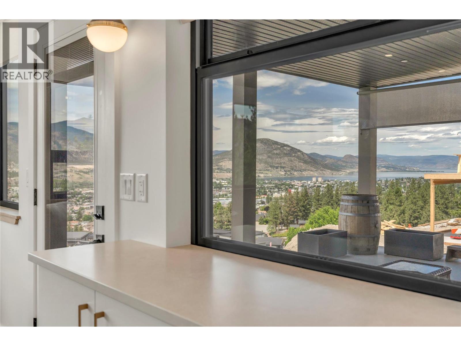 2775 HAWTHORN Drive - 67