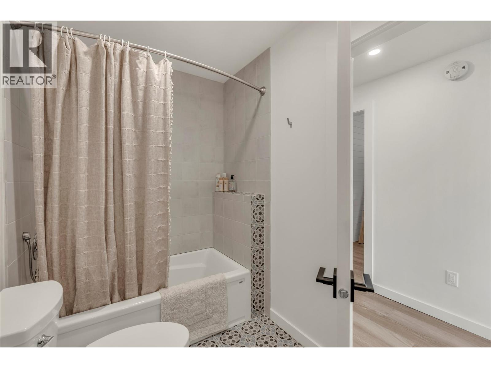 2775 HAWTHORN Drive - 70