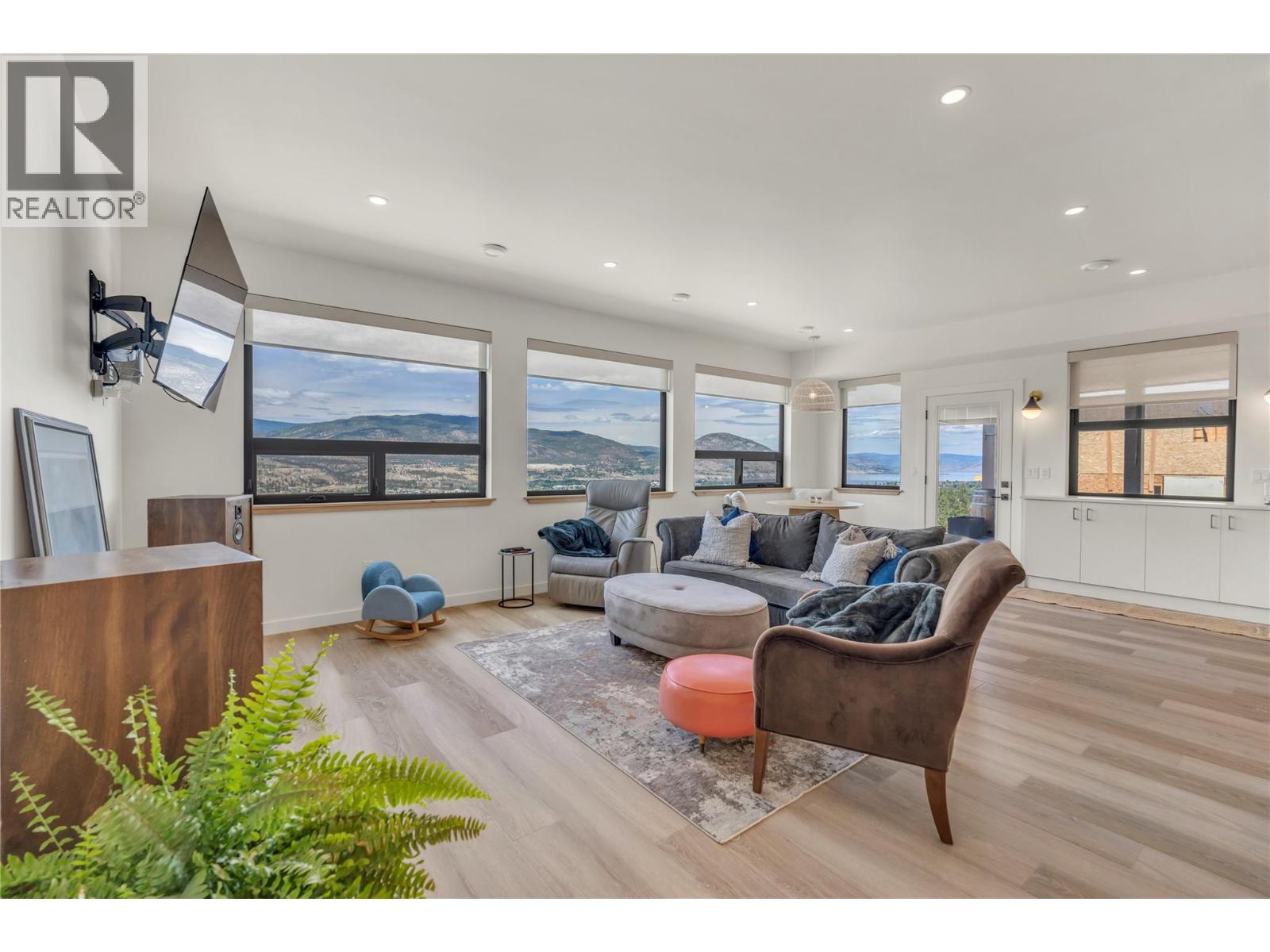 2775 HAWTHORN Drive - 68
