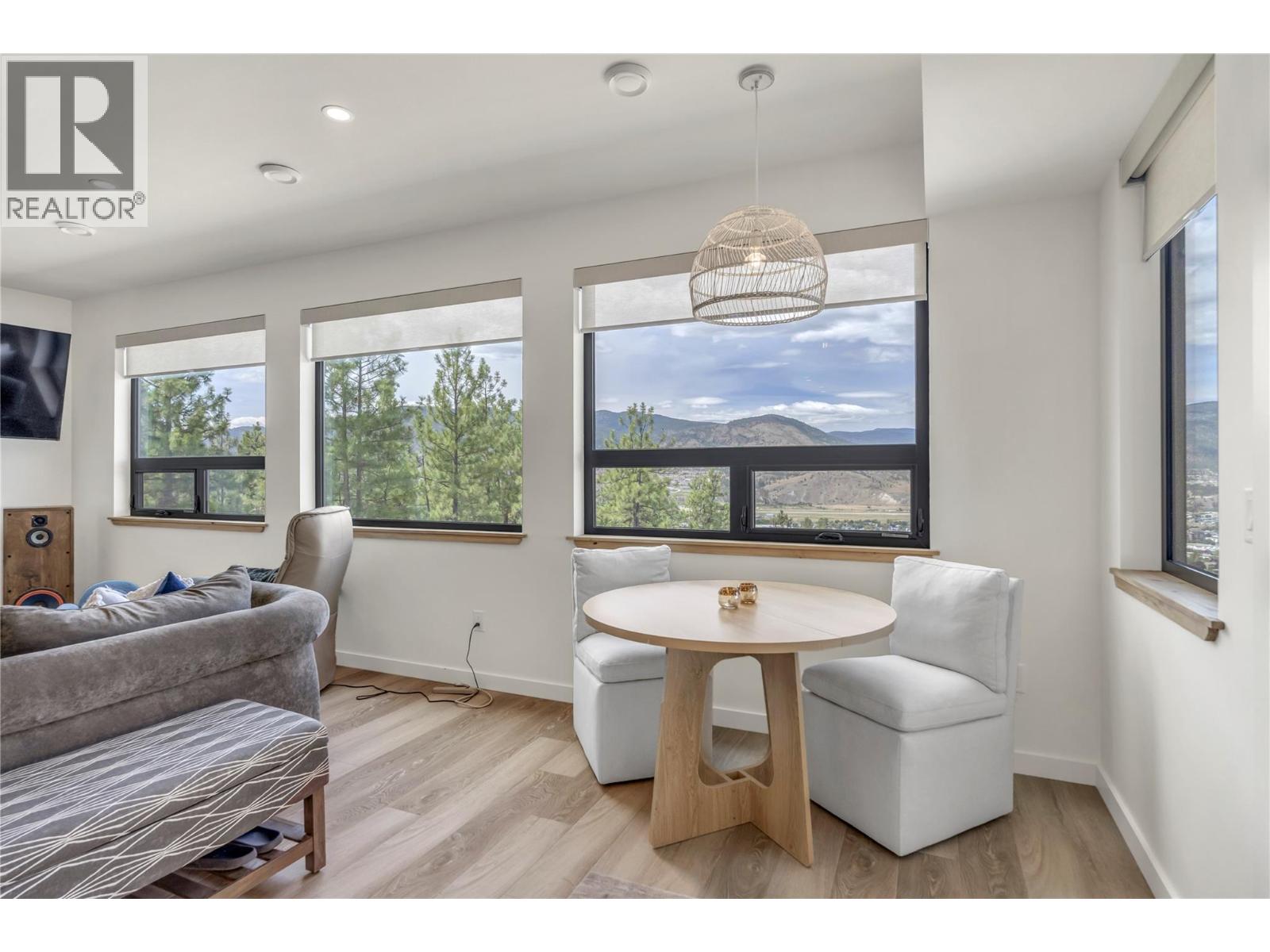 2775 HAWTHORN Drive - 66