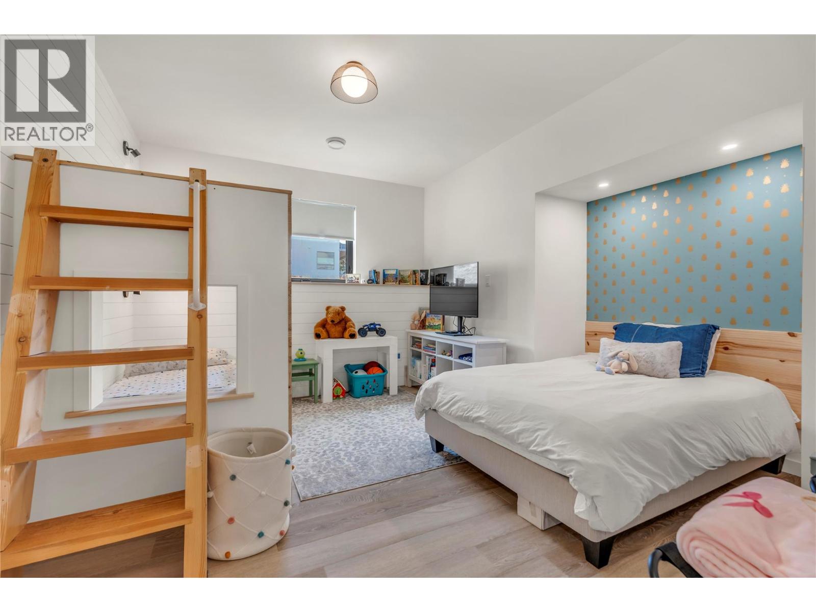 2775 HAWTHORN Drive - 31